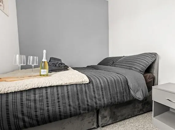 Arosa Escape- Modern2 Bed Suite,sleeps 5,free Parking,ps4,kingbed,wifi,near Christies