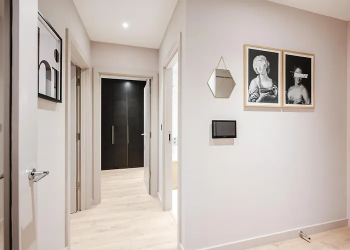 Walk To Chinatown &theatres *