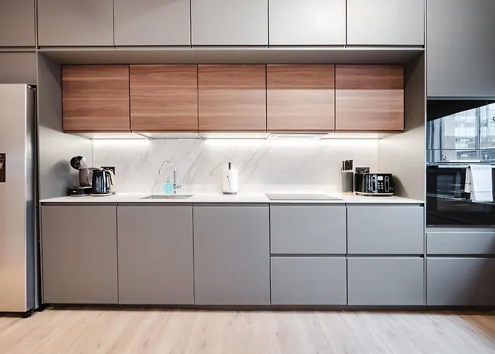 Walk To Chinatown &theatres Apartment