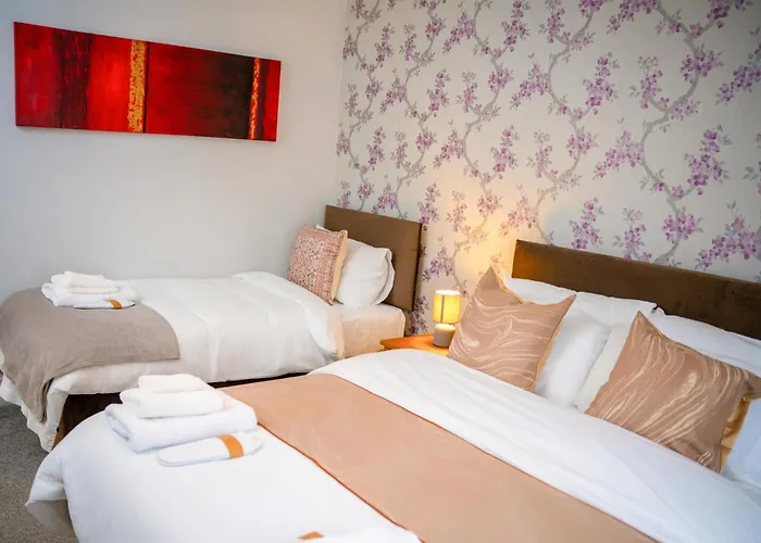 Modern & Spacious 4 Bedroom Residence In Manchester Manchester