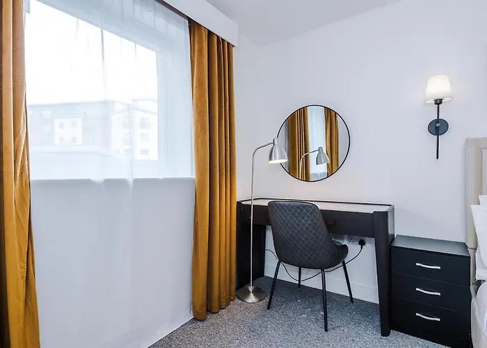 Stylish 2 Bedroom, 2 Bathroom With Free Parking