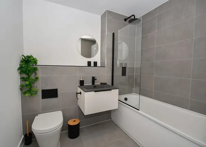 Modern 2 Bedroom In W Balcony Апартаменты Манчестер