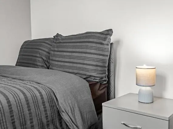 Arosa Escape- Modern2 Bed Suite,sleeps 5,free Parking,ps4,kingbed,wifi,near Christies Lägenhet Manchester