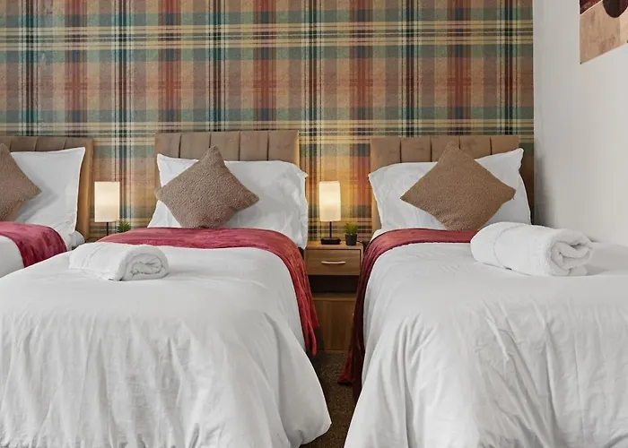 Modern 4 Bedroom House For 9 Guests With Free Parking By The Cosy Corner Nationwide *