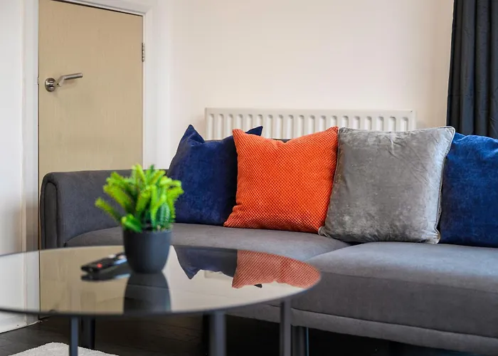 Apartament Spacious 3 Bedroom House For Single & Group Upto 10 Guests And Free Parking For 3 Cars Manchester