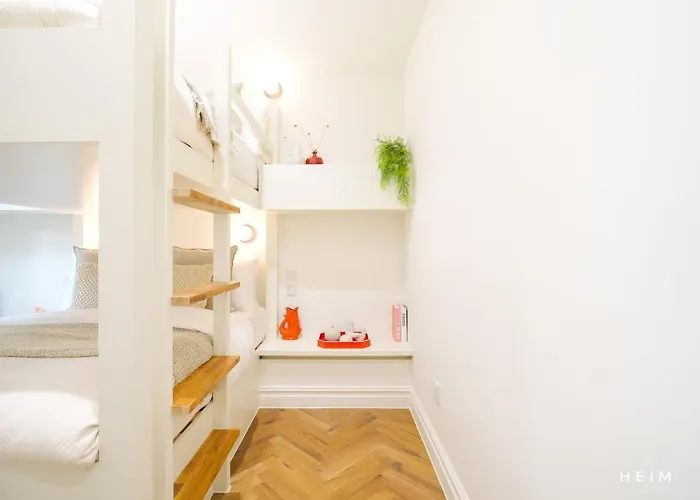 Shuttle At The Heim *