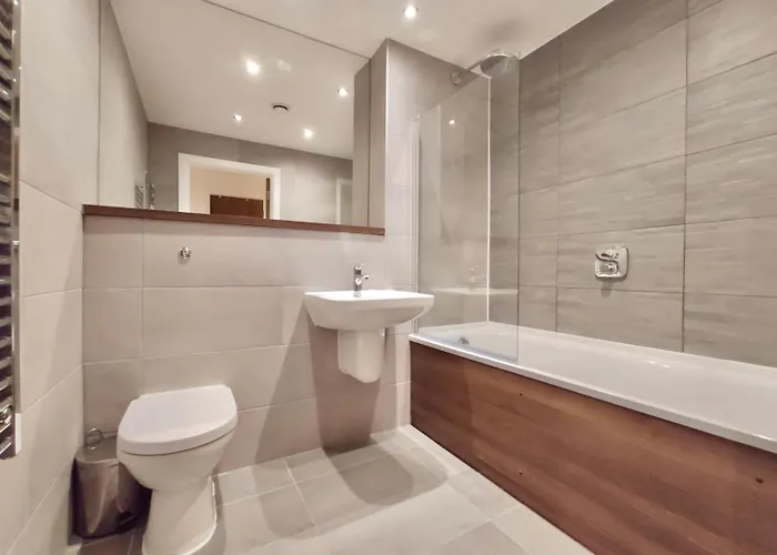 Modern Near Oxford Road, Centre 맨체스터