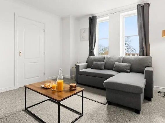 Arosa Escape- Modern2 Bed Suite,sleeps 5,free Parking,ps4,kingbed,wifi,near Christies *