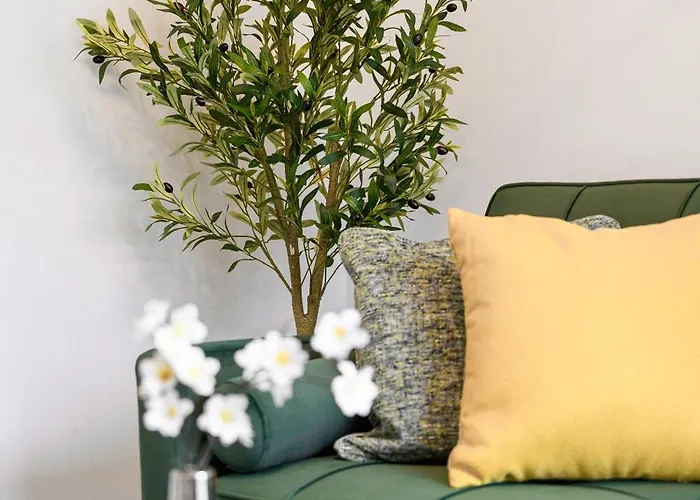 Apartamento Spacious 3 Bedroom House For Single & Group Accommodation Upto 10 Guests And Free Parking For 3 Cars *