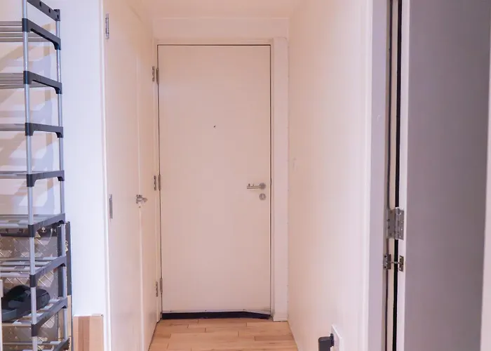 Whole Two Bed, One Bedroom With Riverside View - Secure Parking - Close To Centre And Old Trafford Apartment *