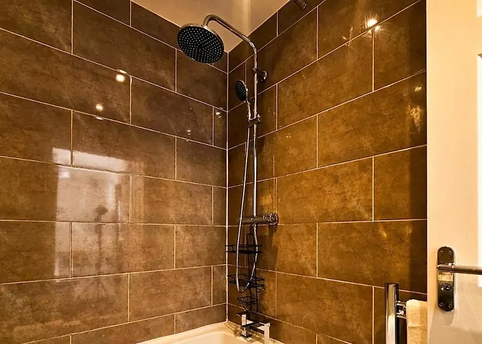 Deluxe 4-bed Near Etihad Stadium & C0-0p Arena, Sleeps 9 아파트 맨체스터