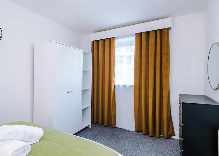 Stylish 2 Bedroom, 2 Bathroom With Free Parking Manchester