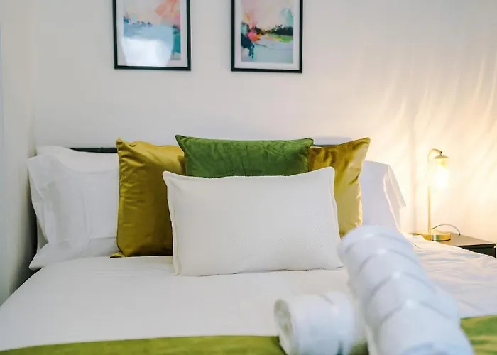 Stylish 2 Bedroom, 2 Bathroom With Free Parking * Manchester