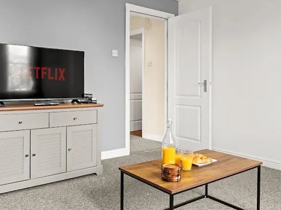 Arosa Escape- Modern2 Bed Suite,sleeps 5,free Parking,ps4,kingbed,wifi,near Christies 아파트 맨체스터