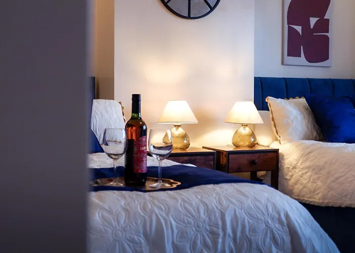 Apartment Near Uni And Hospital - Long - Fast Wi-fi - 15 Mins To