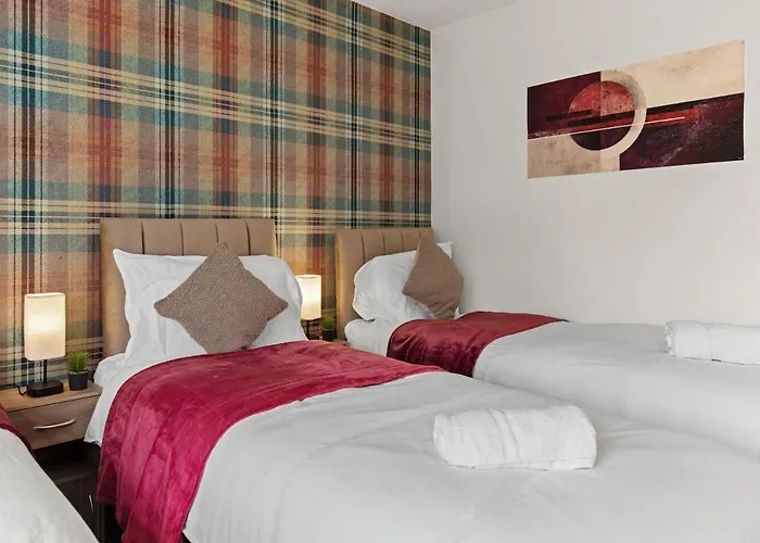 Апартаменты Modern 4 Bedroom House For 9 Guests With Free Parking By The Cosy Corner Nationwide Манчестер