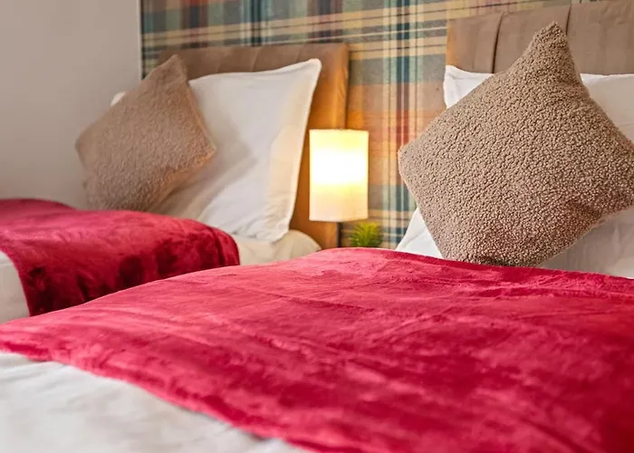 Modern 4 Bedroom House For 9 Guests With Free Parking By The Cosy Corner Nationwide *