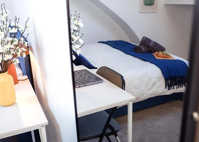 Near Uni And Hospital - Long - Fast Wi-fi - 15 Mins To Apartment *