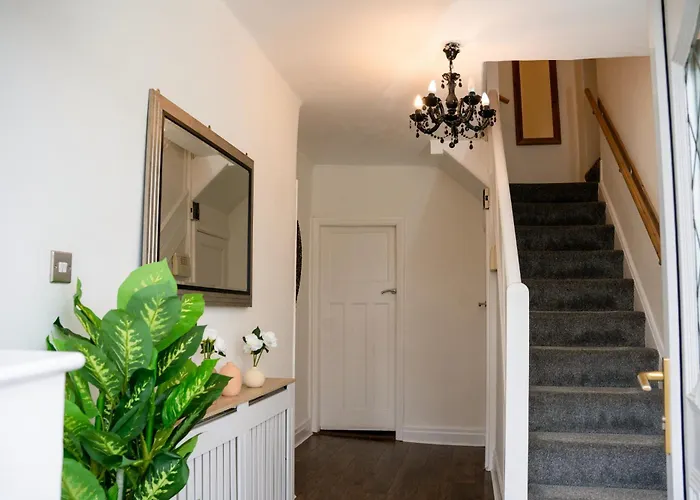 公寓 Modern & Spacious 4 Bedroom In