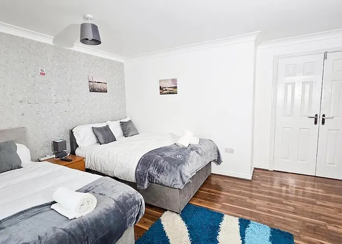 아파트 Deluxe 4-bed Near Etihad Stadium & C0-0p Arena, Sleeps 9