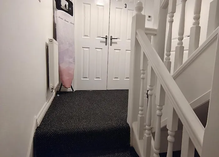 아파트 Deluxe 4-bed Near Etihad Stadium & C0-0p Arena, Sleeps 9 *