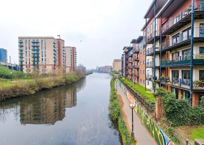 Apartment Stylish 2 Bedroom, 2 Bathroom With Free Parking *