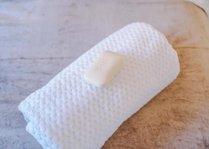 Stylish Mcr 1br Etihad Coop Live Parking