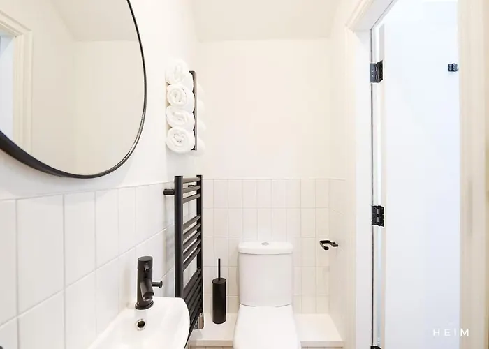 Shuttle At The Heim *