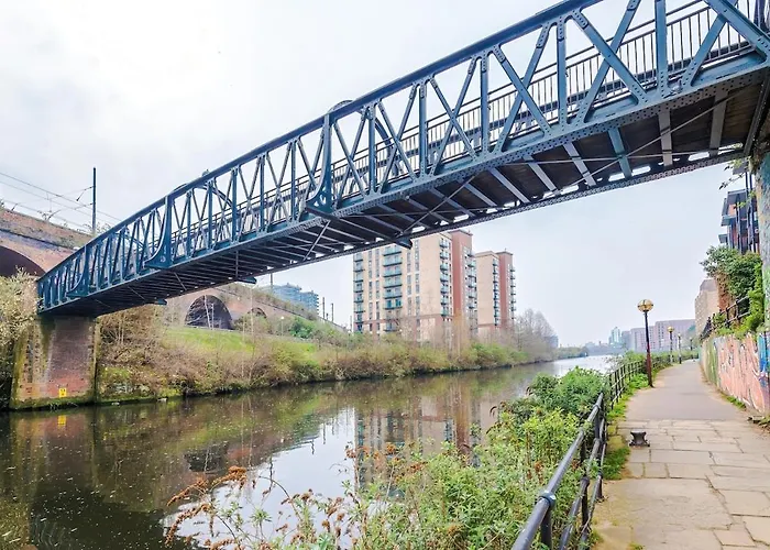 Stylish 2 Bedroom, 2 Bathroom With Free Parking * Manchester