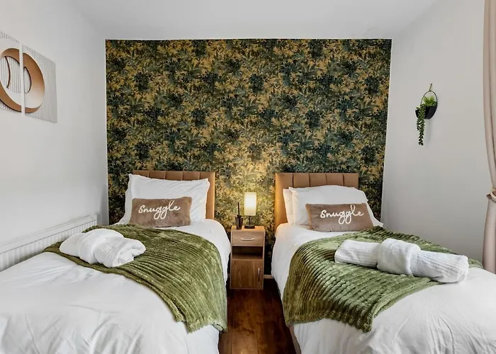 Modern 4 Bedroom House For 9 Guests With Free Parking By The Cosy Corner Nationwide Апартаменты Манчестер