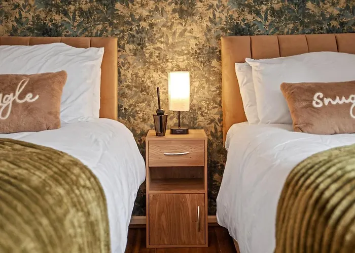 Modern 4 Bedroom House For 9 Guests With Free Parking By The Cosy Corner Nationwide 맨체스터