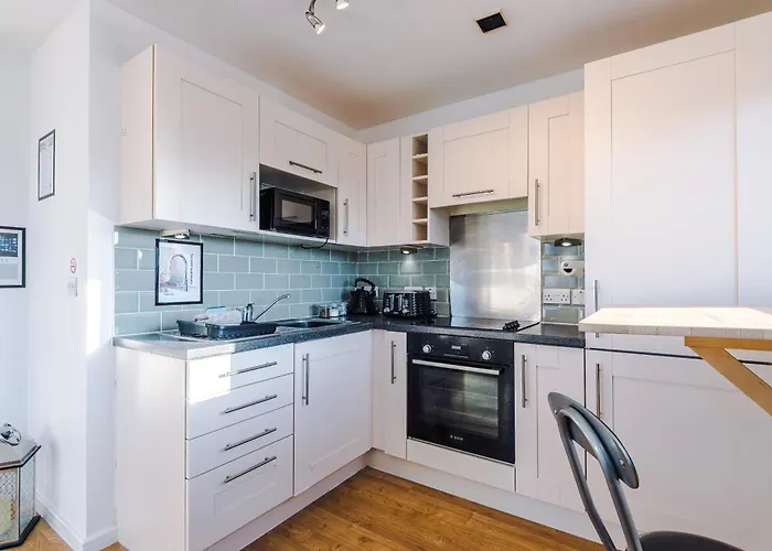 Stylish Mcr 1br Etihad Coop Live Parking *