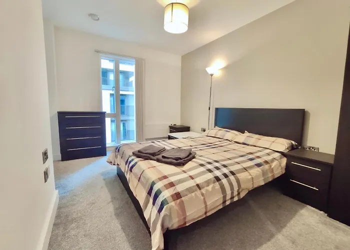 Modern Near Oxford Road, Centre 맨체스터