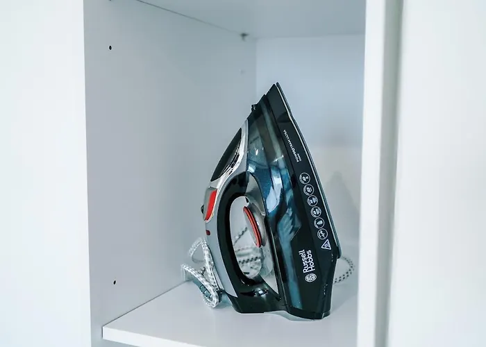 Stylish 2 Bedroom, 2 Bathroom With Free Parking Apartament *