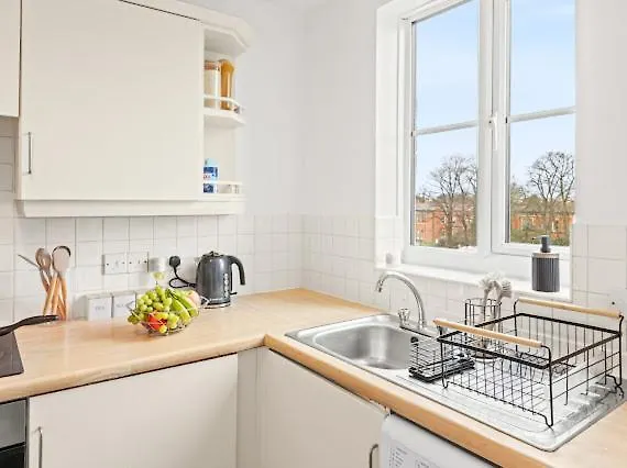 Arosa Escape- Modern2 Bed Suite,sleeps 5,free Parking,ps4,kingbed,wifi,near Christies * Manchester