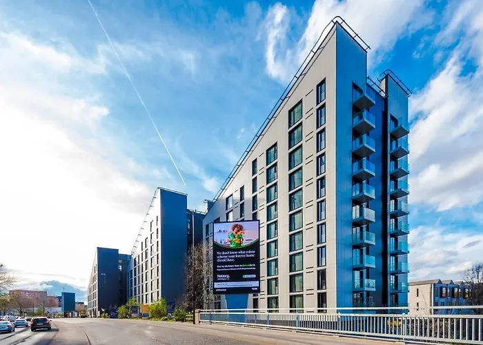 Stylish 1br Near Centre Salford