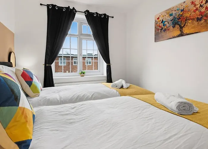 Modern 4 Bedroom House For 9 Guests With Free Parking By The Cosy Corner Nationwide 맨체스터