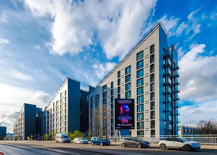 Stylish 1br Near Centre Salford Apartament *