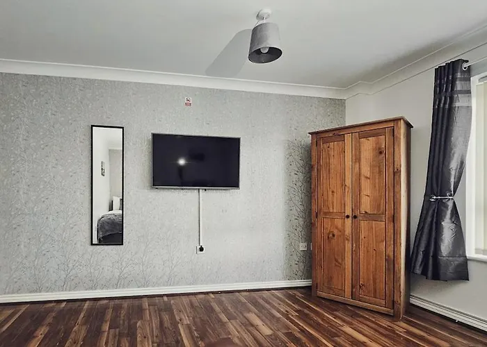 아파트 Deluxe 4-bed Near Etihad Stadium & C0-0p Arena, Sleeps 9 *