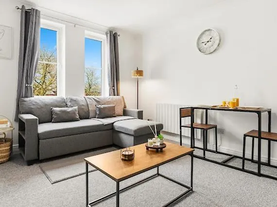 Arosa Escape- Modern2 Bed Suite,sleeps 5,free Parking,ps4,kingbed,wifi,near Christies 아파트 맨체스터