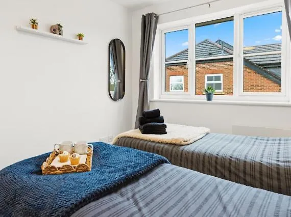 Arosa Escape- Modern2 Bed Suite,sleeps 5,free Parking,ps4,kingbed,wifi,near Christies