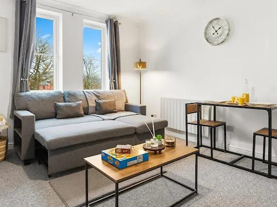 Arosa Escape- Modern2 Bed Suite,sleeps 5,free Parking,ps4,kingbed,wifi,near Christies 아파트