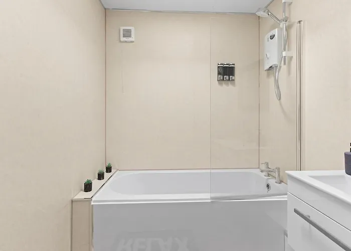 아파트 Modern 4 Bedroom House For 9 Guests With Free Parking By The Cosy Corner Nationwide 맨체스터