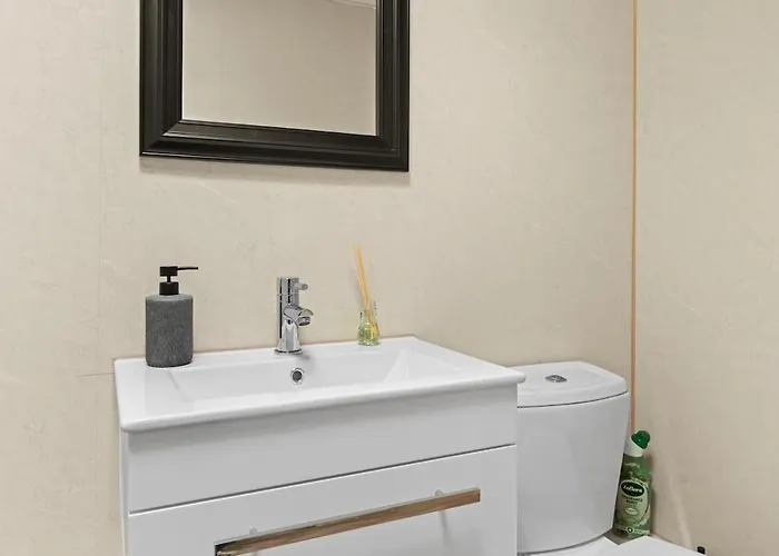 Modern 4 Bedroom House For 9 Guests With Free Parking By The Cosy Corner Nationwide 아파트 맨체스터