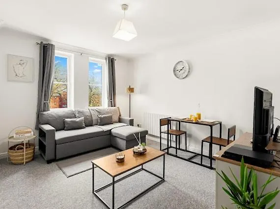 Arosa Escape- Modern2 Bed Suite,sleeps 5,free Parking,ps4,kingbed,wifi,near Christies * 맨체스터