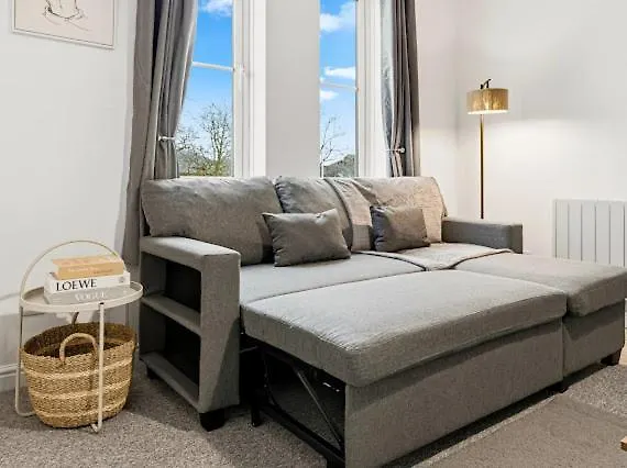 Arosa Escape- Modern2 Bed Suite,sleeps 5,free Parking,ps4,kingbed,wifi,near Christies