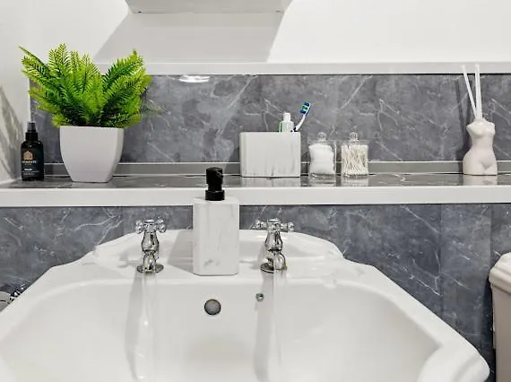 Lägenhet Arosa Escape- Modern2 Bed Suite,sleeps 5,free Parking,ps4,kingbed,wifi,near Christies