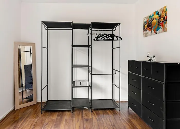 Modern 4 Bedroom House For 9 Guests With Free Parking By The Cosy Corner Nationwide Апартаменты *