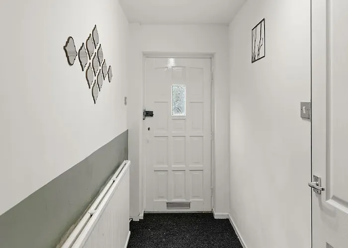 Modern 4 Bedroom House For 9 Guests With Free Parking By The Cosy Corner Nationwide Апартаменты Манчестер