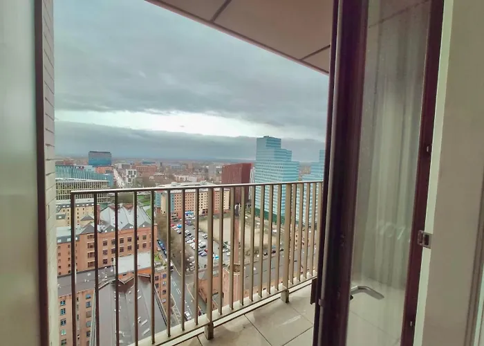 Modern Near Oxford Road, Centre 맨체스터